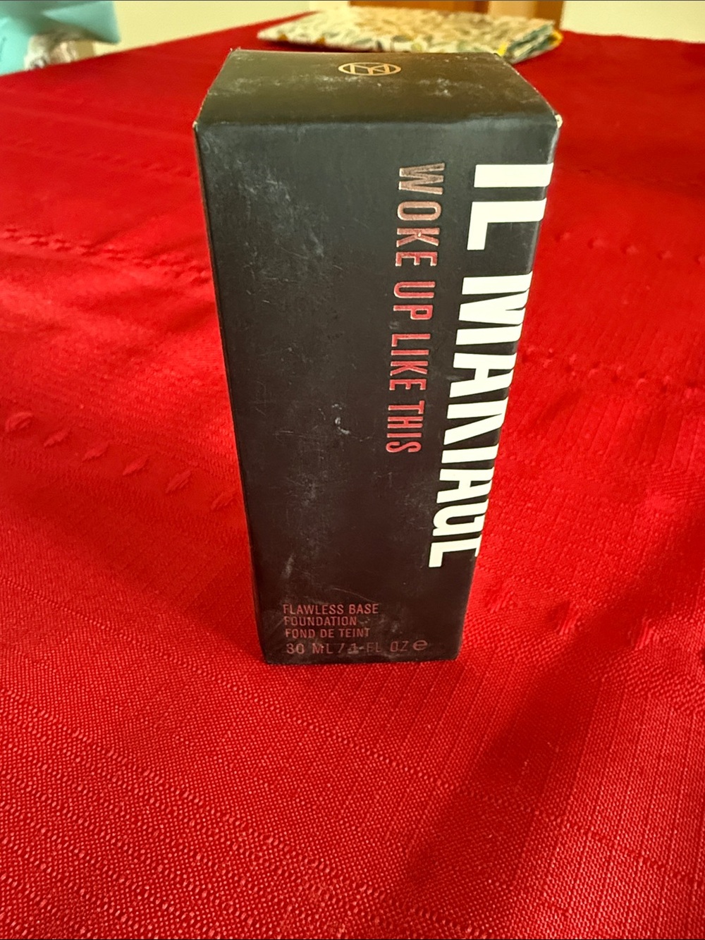 IL MAKIAGE Black Flawless Base Foundation Box